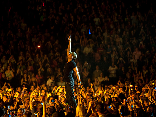 ‘Bailando’, de Enrique Iglesias, hace historia en YouTube