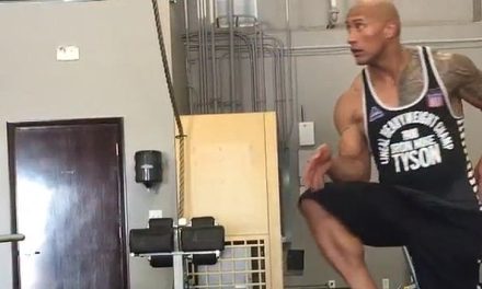 Dwayne Johnson ‘La Roca’ se movió al ritmo del ‘baile del robot’ en rutina de gimnasio (+Video)
