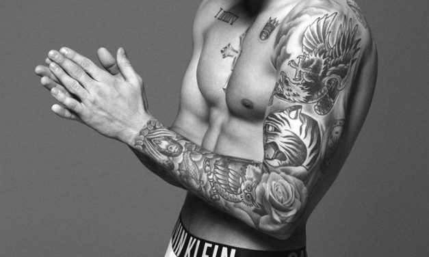 ¿Justin Bieber anda tras los pasos de Hugh Hefner?