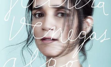 Julieta Venegas presenta su nuevo sencillo »Buenas noches, desolación»