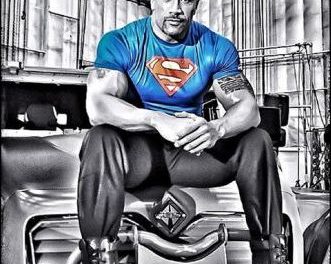 »The Rock» Dwayne Johnson reta a »Superman» a una pelea