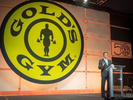 ARNOLD SCHWARZENEGGER EN EL SALÓN DE LA FAMA DE GOLD’S GYM