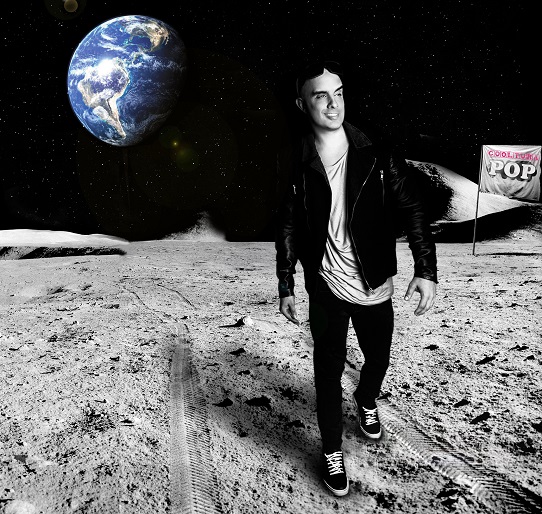 ROBERT VOGU LLEGA A SU PAÍS CON »LA LUNA»