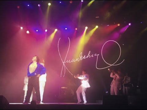 #WTF: Juan Gabriel hizo »topless» en pleno concierto (+Fotos y Video)