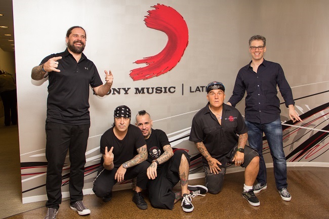 El grupo latinoamericano de música metal De La Tierra se une a Sony Music Latin