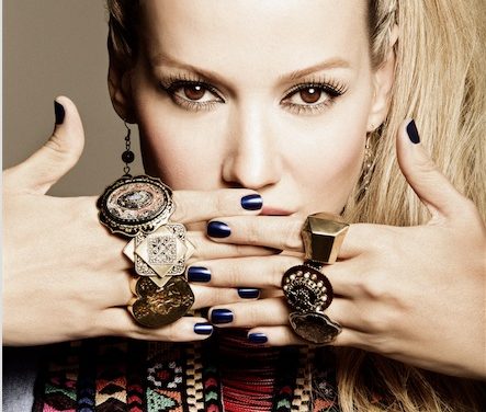 Fanny Lu es nominada Artista Femenina Favorita en los premios Latin American Music Awards