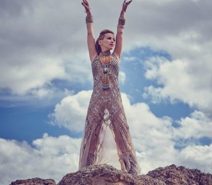 Fanny Lu Regresa a sus Raíces con el Estreno Mundial de »El Perfume»