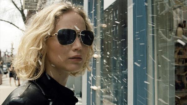 Jennifer Lawrence y Bradley Cooper vuelven a actuar juntos en »Joy» (+Trailer Oficial)