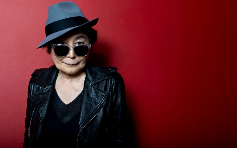 Yoko Ono asegura que John Lennon era bisexual