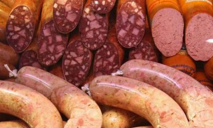 Las salchichas y el bacon, tan cancerígenos como el tabaco