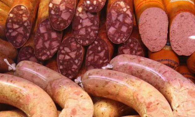 Las salchichas y el bacon, tan cancerígenos como el tabaco