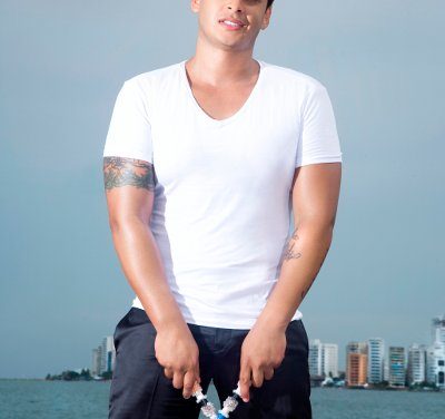 Kenny Williams nuevamente en Venezuela presenta un nuevo sencillo »BESAME»