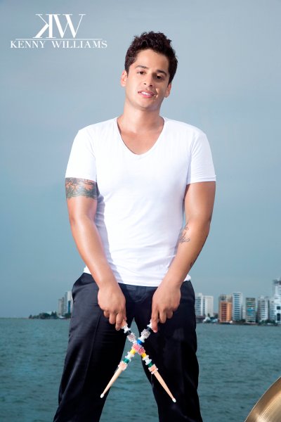 Kenny Williams nuevamente en Venezuela presenta un nuevo sencillo »BESAME»