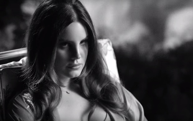Una Sexy Lana del Rey lanza el video de »Music To Watch Boys To» (+Video)