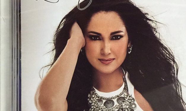 LILIBETH MORILLO BAUTIZA SU »PUERTO SEGURO»