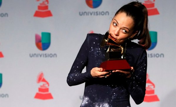 Natalia Lafourcade triunfa en las categorías alternativas de los Grammy Latino
