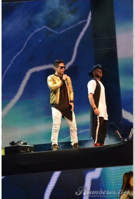 Chino y Nacho presentaron en un gran SoldOut, su #RadioUniversoTour2015 en Caracas (+Fotos)