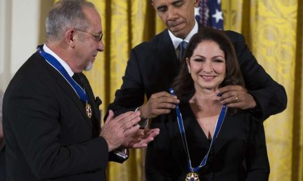 Obama condecora a Emilio y Gloria Estefan