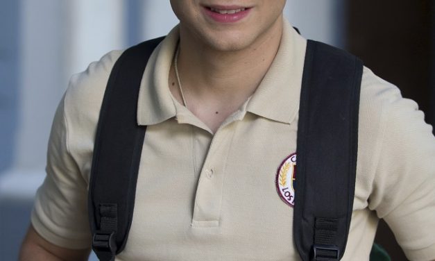 Conociendo al elenco de A Puro Corazón: Ever Bastidas: Leo da una lección a los adolescentes