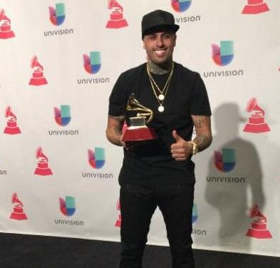 NICKY JAM GANA UN MEGAFONO EN LA GALA DE LATIN GRAMMY’S