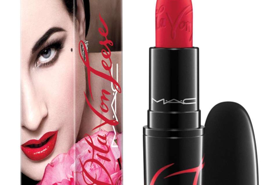 Dita Von Teese crea emblemático lipstick rojo