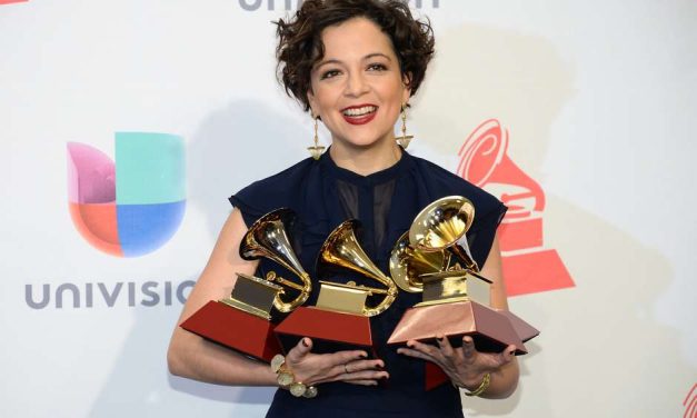 Natalia Lafourcade y Juan Luis Guerra reciben nominaciones al Grammy