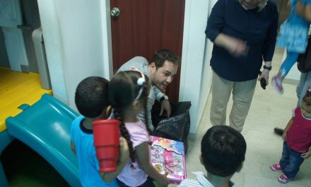 Gianfranco Rondón entrega juguetes en esta navidad