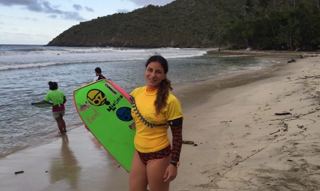 La atleta Lumar Guittard de vuelta al Surfing gana en su primera competencia postnatal