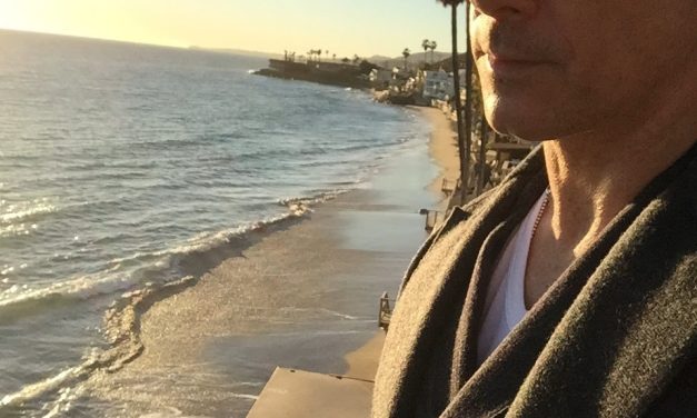 Fernando Carrillo firma contrato artístico con Primary Wave en Hollywood