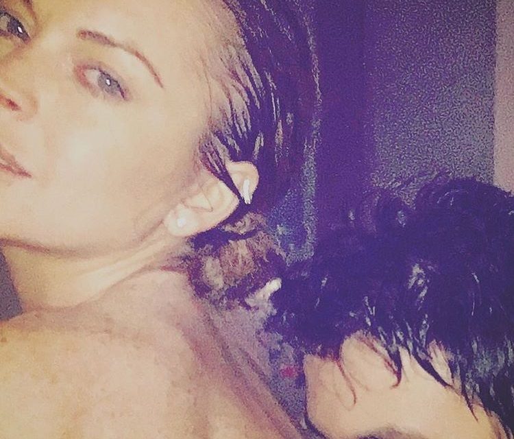 Lindsay Lohan comparte sexy foto junto a misterioso hombre (+Foto)