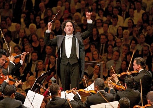 El venezolano Gustavo Dudamel dirigirá el Concierto de Año Nuevo en 2017