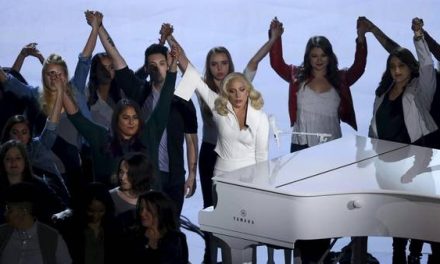 #Oscars Lady Gaga y su emotivo momento en contra del abuso sexual (+Video)