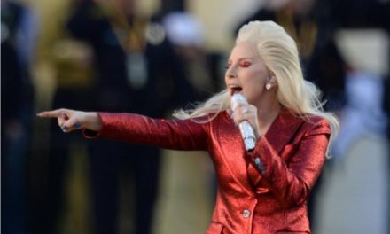Lady Gaga cantó el himno de Estados Unidos en el Súper Bowl 50 (+Video)
