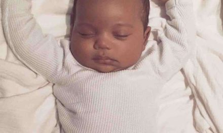Saint West , el hijo de Kim Kardashian y Kanye West luce adorable en su primera foto social