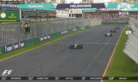 Nico Rosberg aprovecha la circunstancias para ganar el GP de Australia, seguido por Hamilton y Vettel