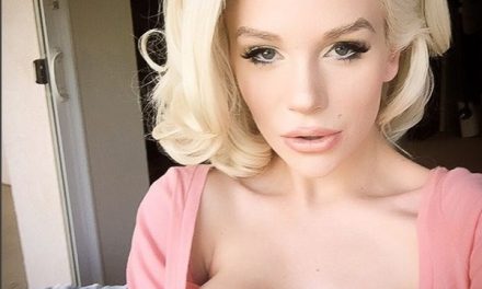 Courtney Stodden publica selfie desnuda como Kim Kardashian