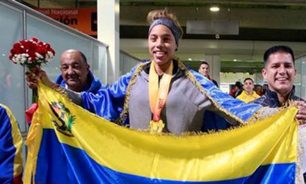 Yulimar Rojas celebró al ritmo del tambor su llegada a Venezuela