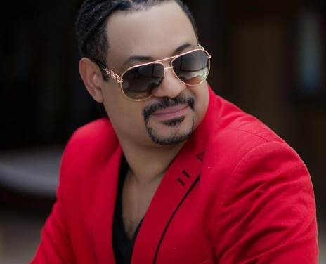 Luis Vargas estrena en Primer Impacto el videoclip de su éxito »Un Beso En París»