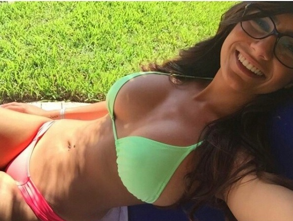 Mia Khalifa lo hace de nuevo, incendia Instagram en diminuto bikini (+Foto)