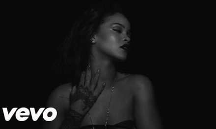 Rihanna seductora y con transparencias estrena el video de »Kiss It Better» (+Video)