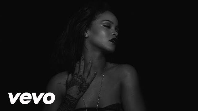 Rihanna seductora y con transparencias estrena el video de »Kiss It Better» (+Video)