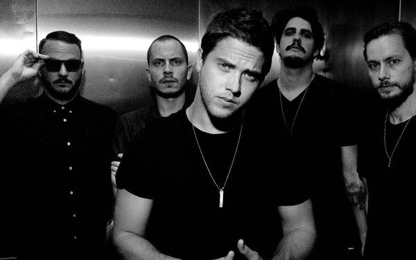 VINILOVERSUS estrena su primer tema en inglés »Only Hungry For You» (+Audio)