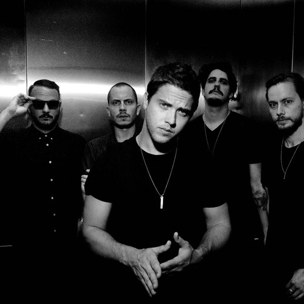 VINILOVERSUS estrena su primer tema en inglés »Only Hungry For You» (+Audio)