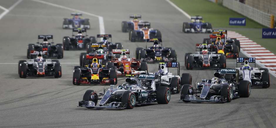 F1: Nico Rosberg manda en el Gran Premio de Bahrein tras choque de Hamilton