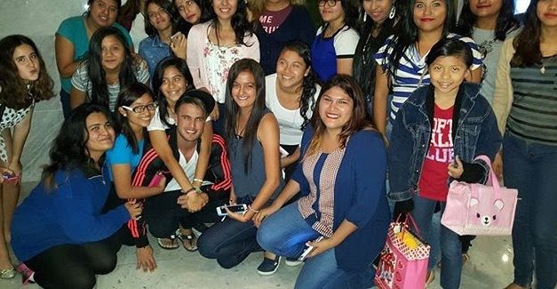 ¡Gustavo Elís causó furor en México! (+Fotos)
