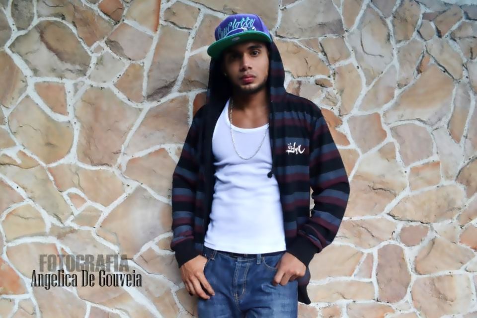 Video De Benjamin Entrain De Se Branler Benjamín presenta su nueva canción »tú me dominas» | Rumberos