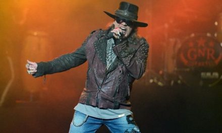Axl Rose se rompió un pie en el regreso de los Guns N’ Roses (+Video)
