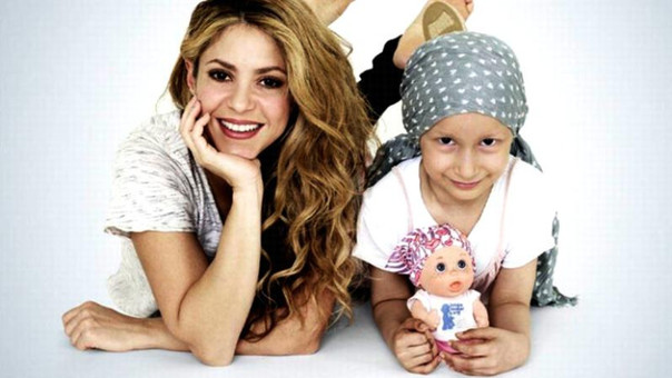 Shakira diseñó muñeca calva para apoyar a niños con cáncer
