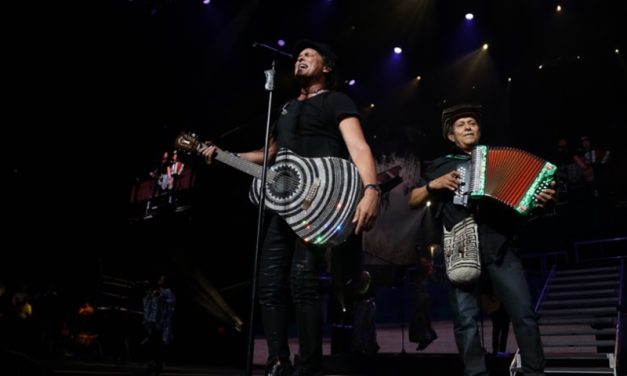 Carlos Vives convierte en una fiesta el American Airlines Arena de Miami