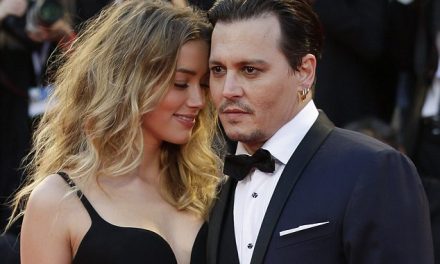 Guardias de seguridad aseguran que Johnny Depp no golpeó a Amber Heard.